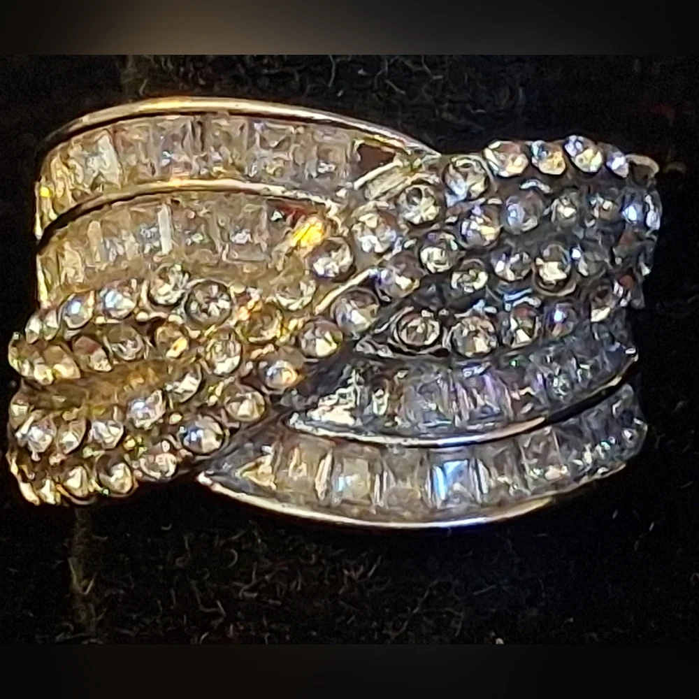 Elegant Silvertone Ring With Princess Square And Round Faux Diamonds 10 1/2